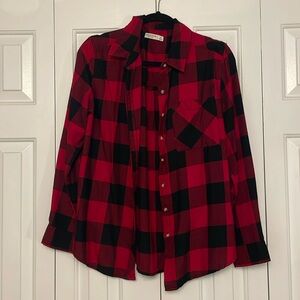 3 FOR $15 ‼️ Black and red plaid shirt